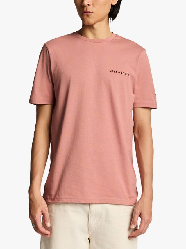 Хлопчатобумажная футболка обычного кроя с коротким рукавом и вышитым логотипом Lyle & Scott, цвет Ash Red/Jet Black
Хлопчатобумажная футболка обычного кроя с коротким рукавом и вышитым логотипом Lyle & Scott, цвет Ash Red/Jet Black