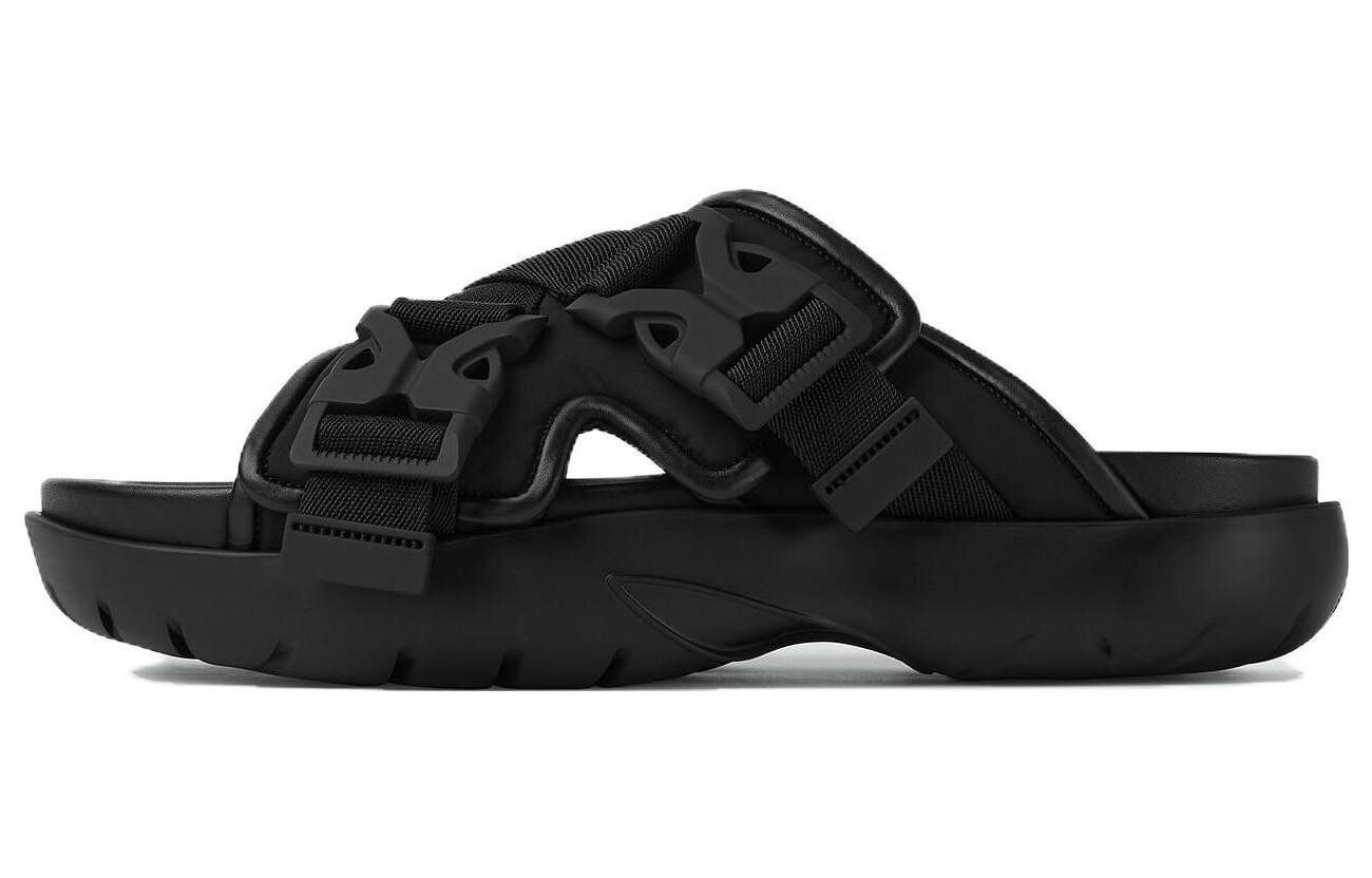 Мужские шлепанцы Snap Flip-flops черного цвета Bottega Veneta
Мужские шлепанцы Snap Flip-flops черного цвета Bottega Veneta