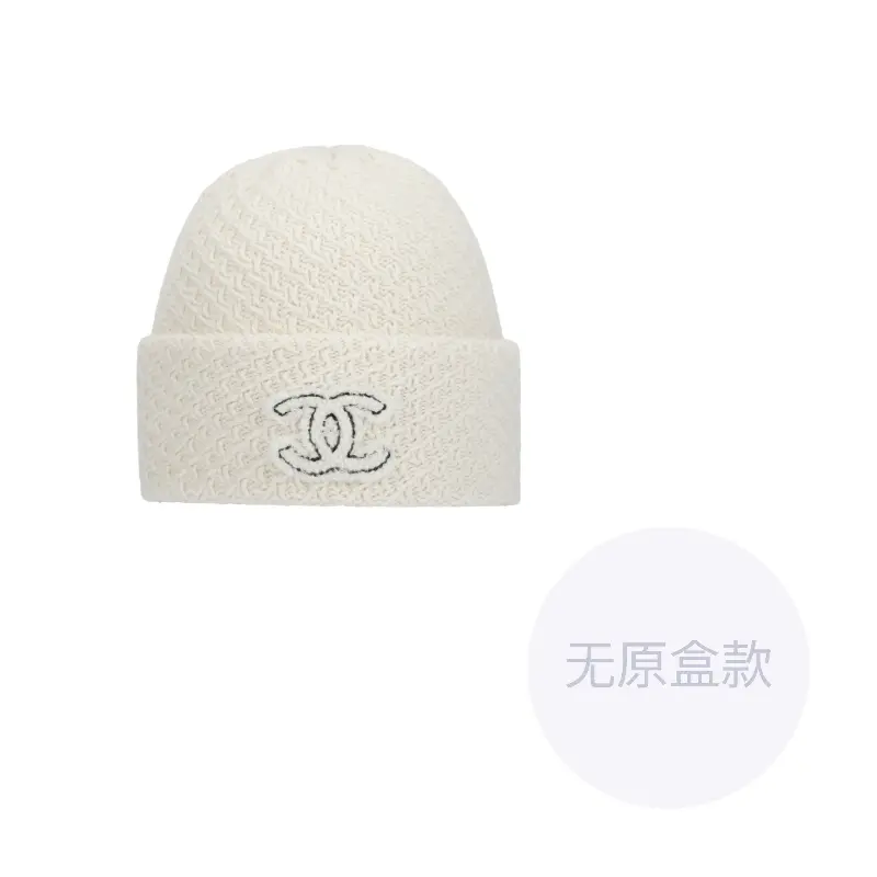 CHANEL Белая женская кашемировая шапка, White
CHANEL Белая женская кашемировая шапка, White