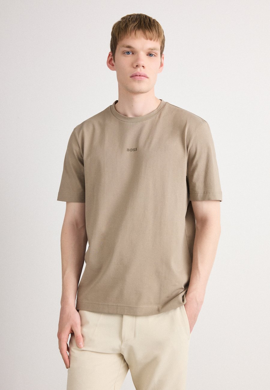 Футболка BOSS Basic T-shirt, Open Green/Khaki
Футболка BOSS Basic T-shirt, Open Green/Khaki