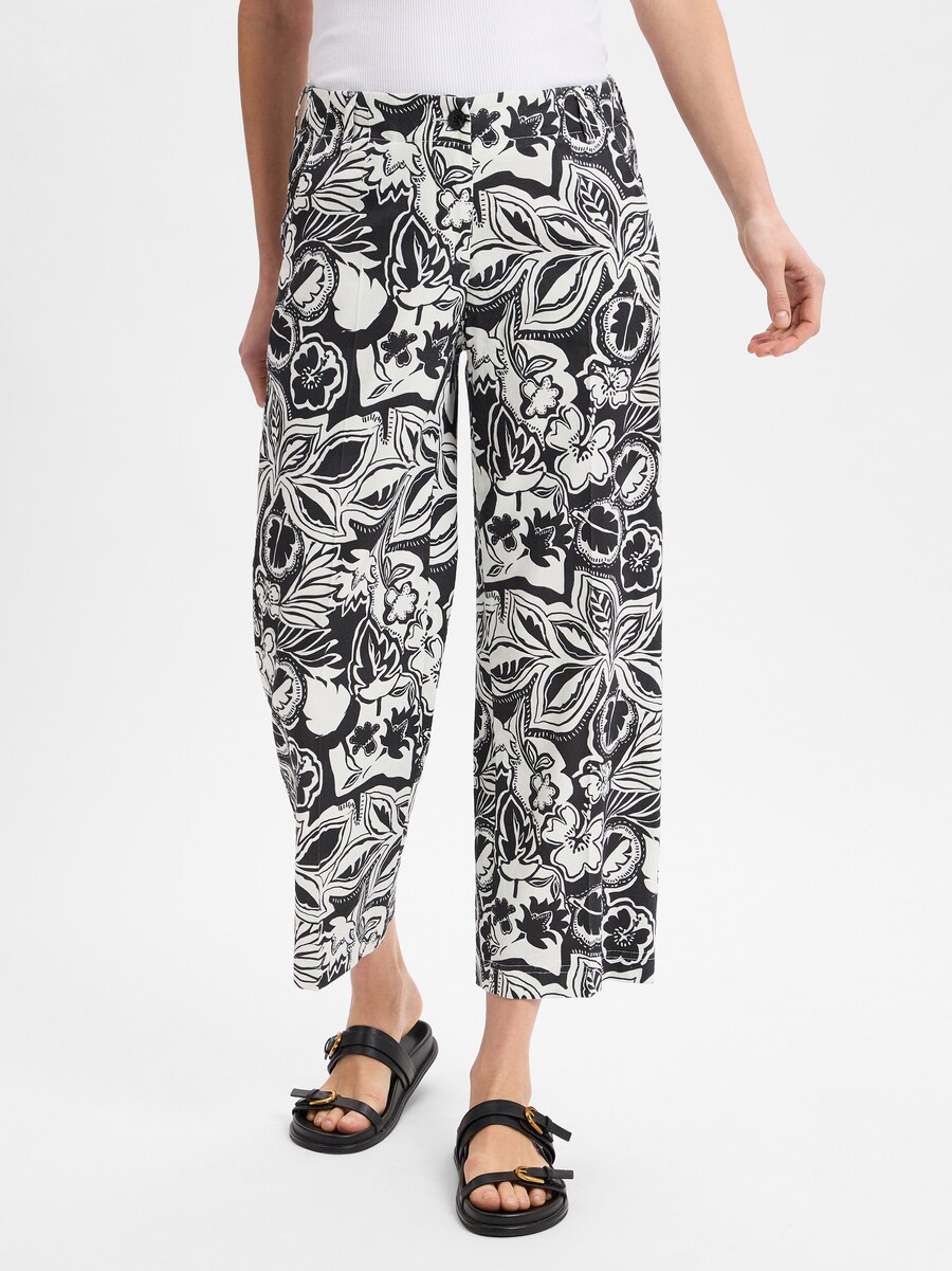 Свободные брюки со складками спереди BRAX Maine, белый
Свободные брюки со складками спереди BRAX Maine, белый