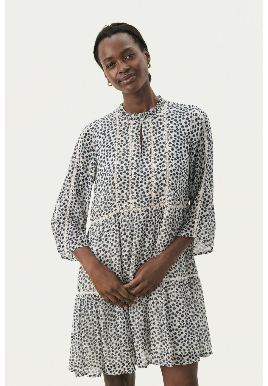 Платье Part Two Day dress, Navy Mini Grid Flower/Dark Blue
Платье Part Two Day dress, Navy Mini Grid Flower/Dark Blue