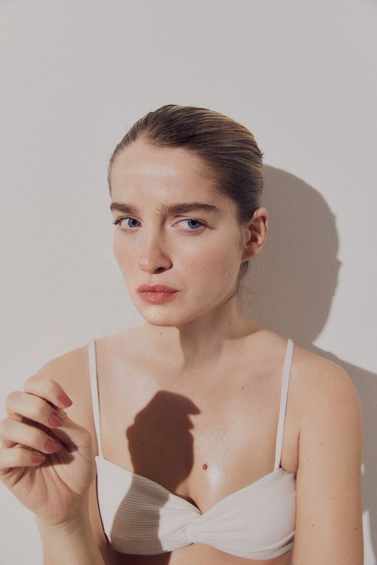 Мягкий верх бикини с закрученной деталью H&M, белый
Мягкий верх бикини с закрученной деталью H&M, белый