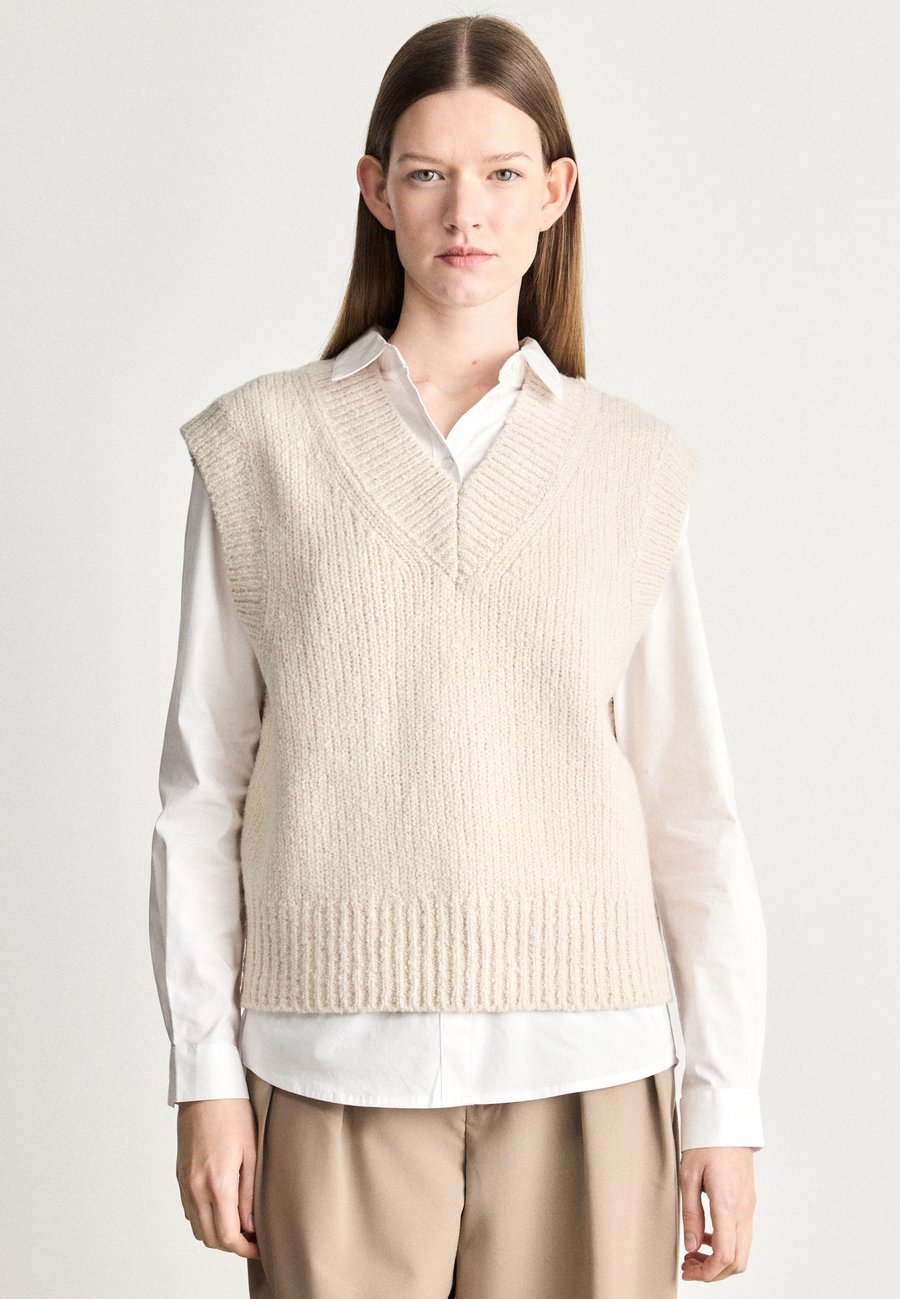 Джемпер Calvin Klein Jeans OVERSIZED VEST, Chalk/Off-White
Джемпер Calvin Klein Jeans OVERSIZED VEST, Chalk/Off-White