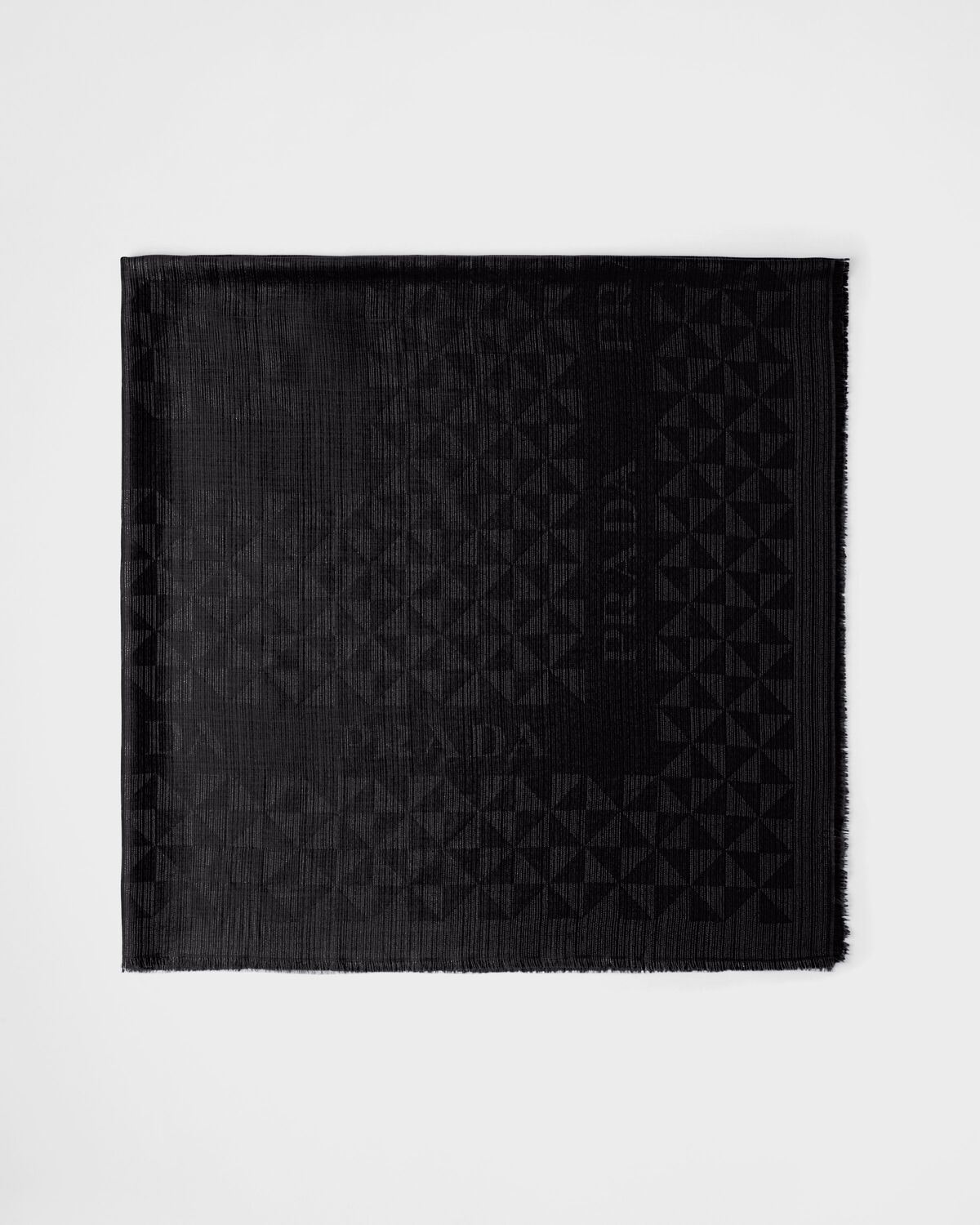 Шерстяной, шелковый, кашемировый и люрексовый жаккардовый шарф Prada, черный
Шерстяной, шелковый, кашемировый и люрексовый жаккардовый шарф Prada, черный