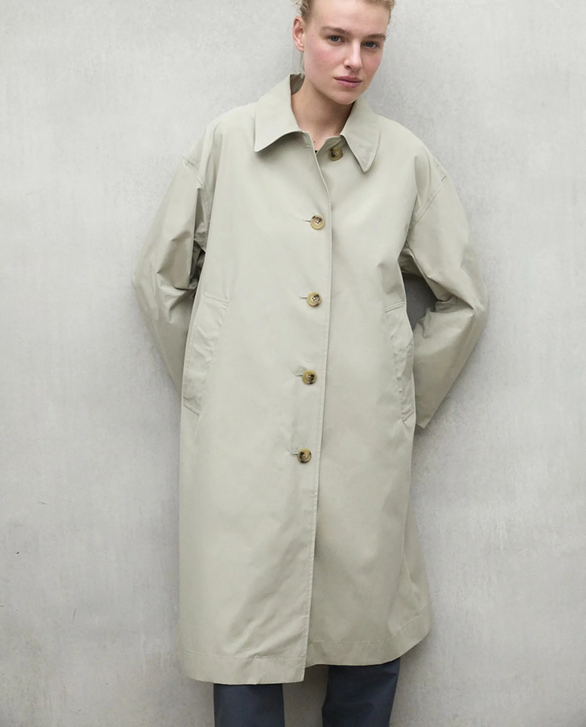 Женское тренч-пальто с карманами с кантом и классическим кроем Ecoalf, цвет Crudo
Женское тренч-пальто с карманами с кантом и классическим кроем Ecoalf, цвет Crudo