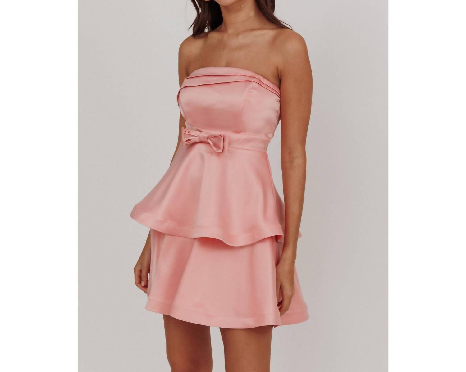Розовое атласное мини-платье Rylee One and Only Collective
Розовое атласное мини-платье Rylee One and Only Collective