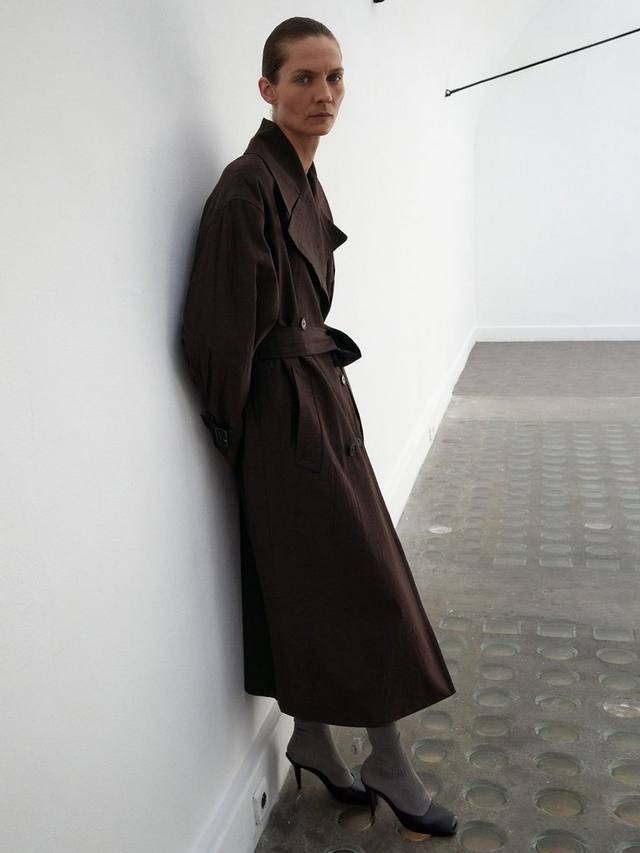 Тренч Graz Wool Rich Mango, Dark Brown
Тренч Graz Wool Rich Mango, Dark Brown