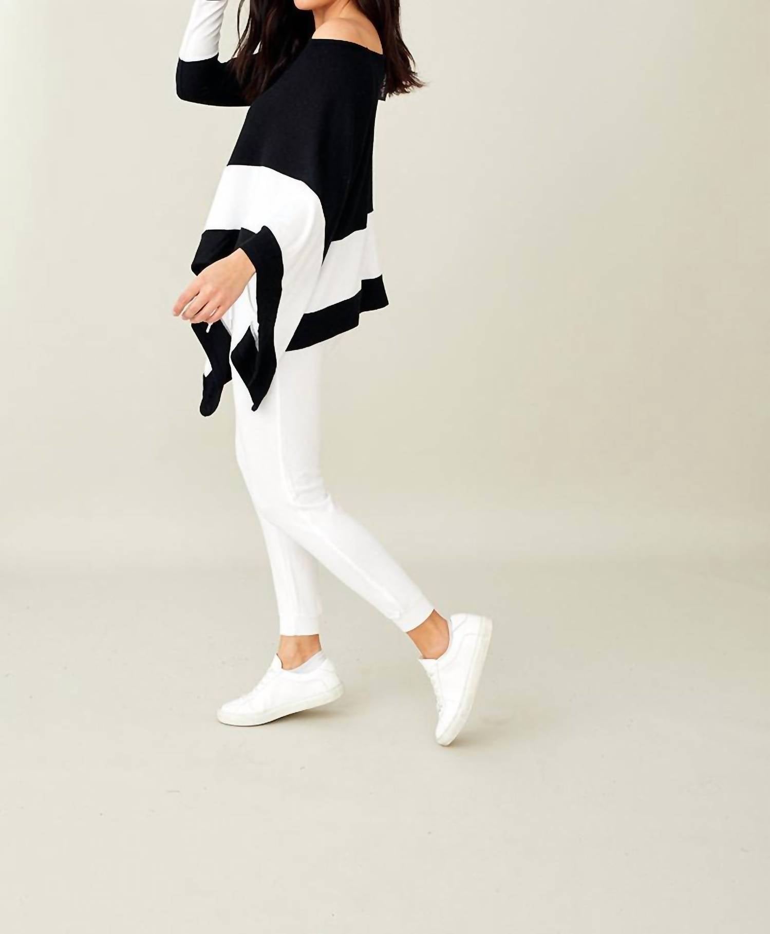 Мягкий эластичный асимметричный топ черного/отбеленного цвета french kyss
Мягкий эластичный асимметричный топ черного/отбеленного цвета french kyss