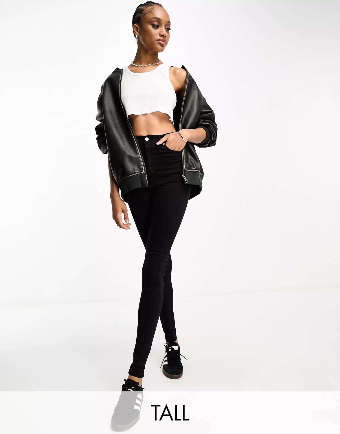 Черные джинсы скинни со средней посадкой Dr Denim Moxy
Черные джинсы скинни со средней посадкой Dr Denim Moxy