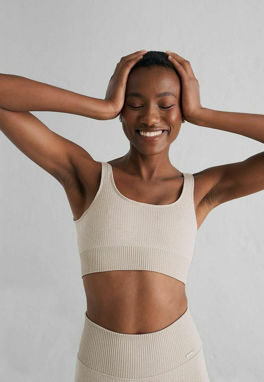 Спортивный бюстгальтер средней поддержки RIBBED SEAMLESS aim’n, цвет beige
Спортивный бюстгальтер средней поддержки RIBBED SEAMLESS aim’n, цвет beige