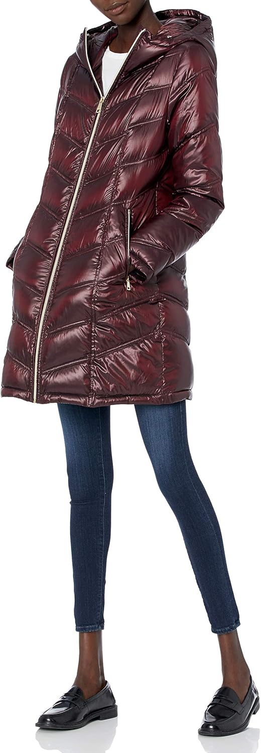 Calvin Klein Женская утепленная куртка с капюшоном в стиле "шеврон" (стандарт и плюс размеры), Hooded Glossy Shine Wine
Calvin Klein Женская утепленная куртка с капюшоном в стиле "шеврон" (стандарт и плюс размеры), Hooded Glossy Shine Wine