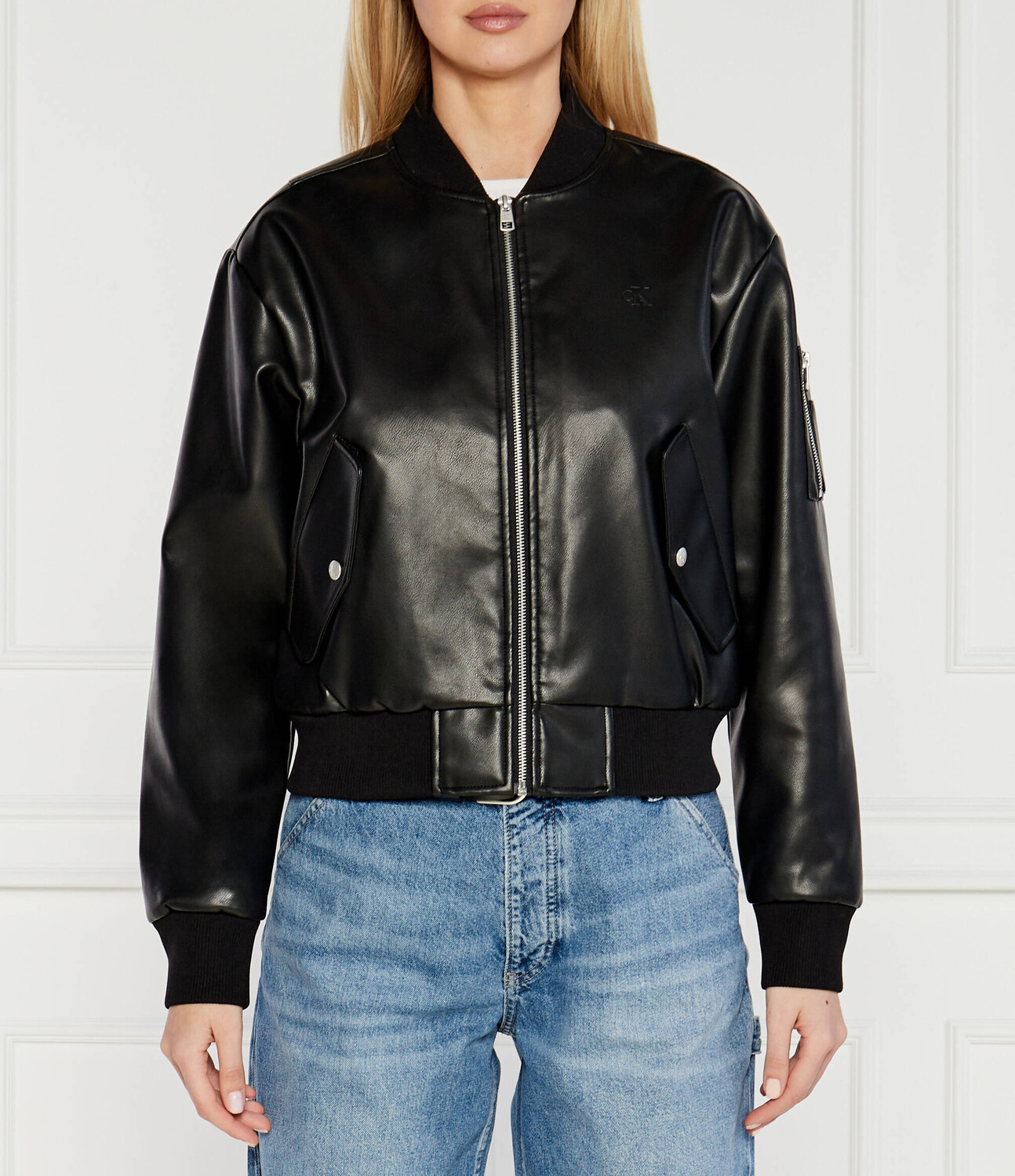 Куртка CALVIN KLEIN JEANS FAUX Slim Fit, черный
Куртка CALVIN KLEIN JEANS FAUX Slim Fit, черный