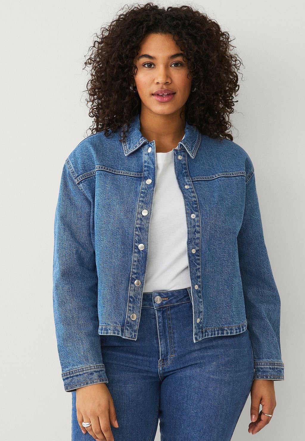 Джинсовая куртка Ellos Plus collection, синий
Джинсовая куртка Ellos Plus collection, синий