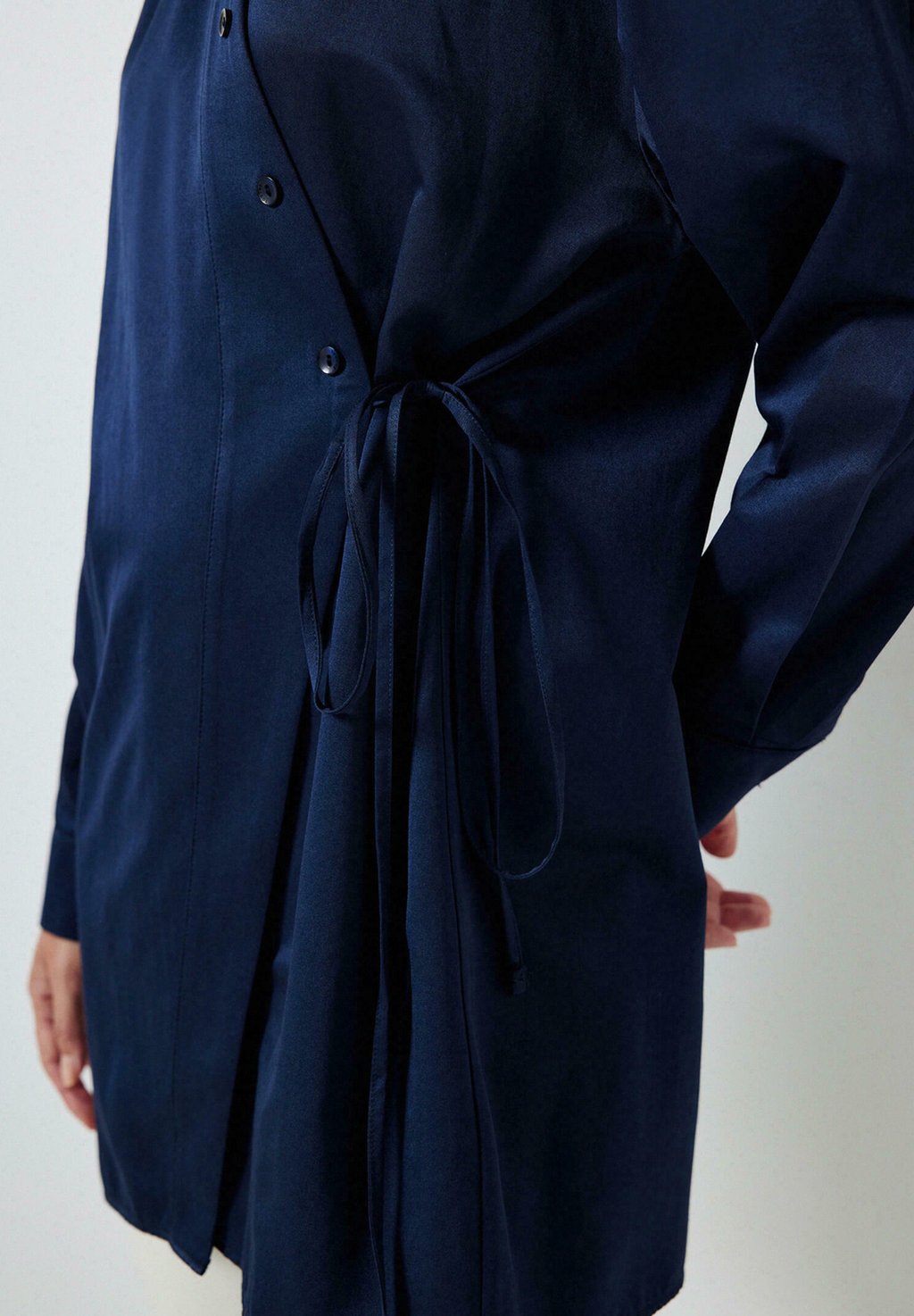 Блузка на пуговицах ASYMMETRICAL Touché Privé, темно-синий
Блузка на пуговицах ASYMMETRICAL Touché Privé, темно-синий