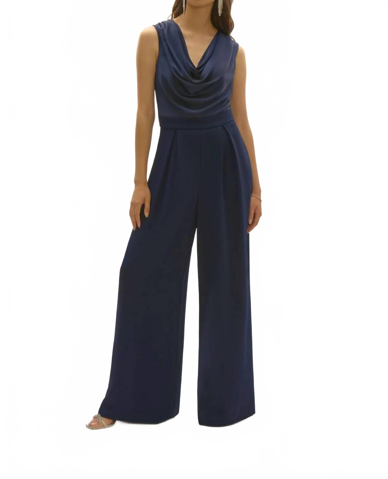 Комбинезон с капюшоном без рукавов в цвете "полуночный синий" Joseph Ribkoff
Комбинезон с капюшоном без рукавов в цвете "полуночный синий" Joseph Ribkoff