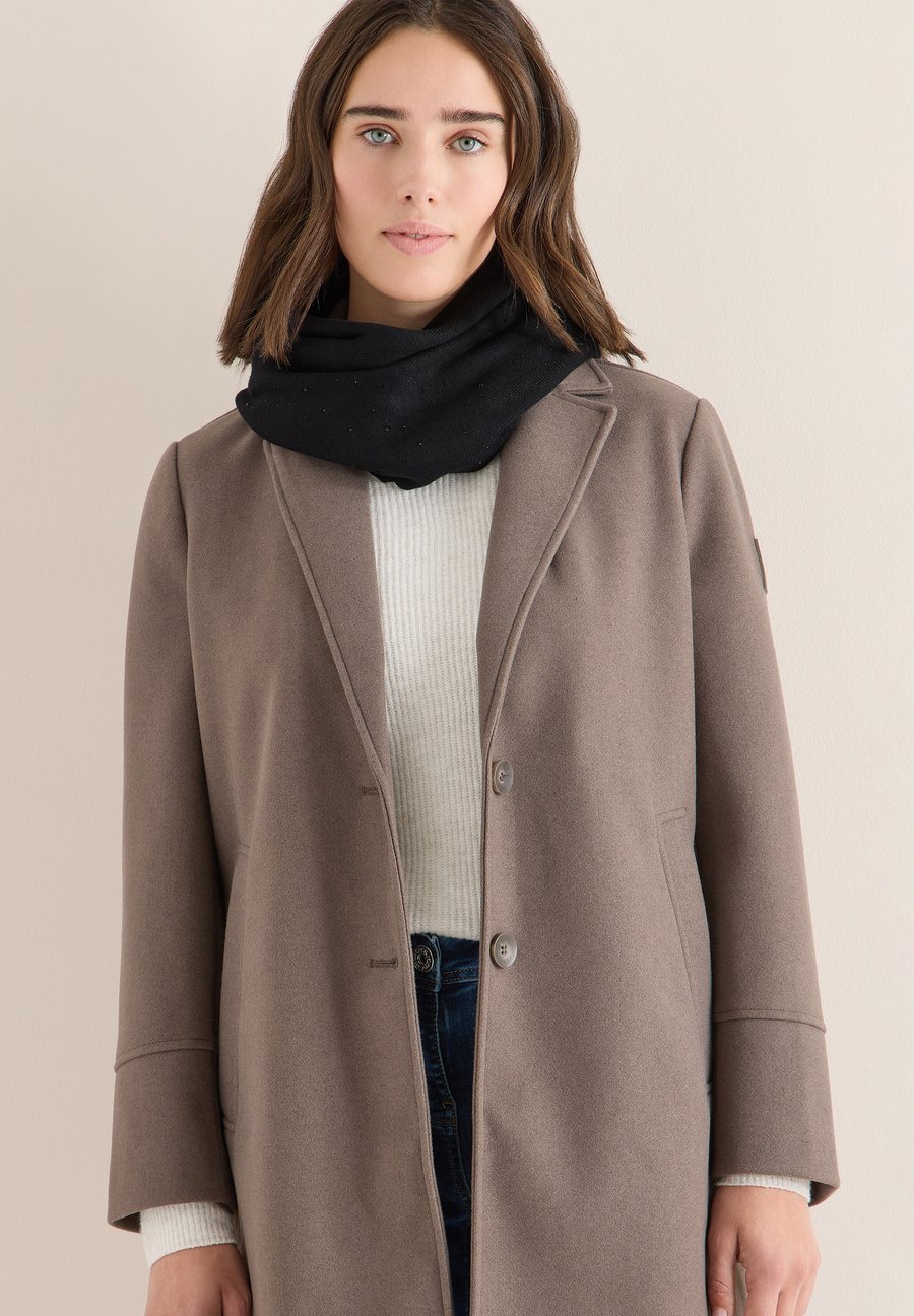 Шарф Cecil MIT SCHMUCKSTEINEN, Schwarz/Black
Шарф Cecil MIT SCHMUCKSTEINEN, Schwarz/Black