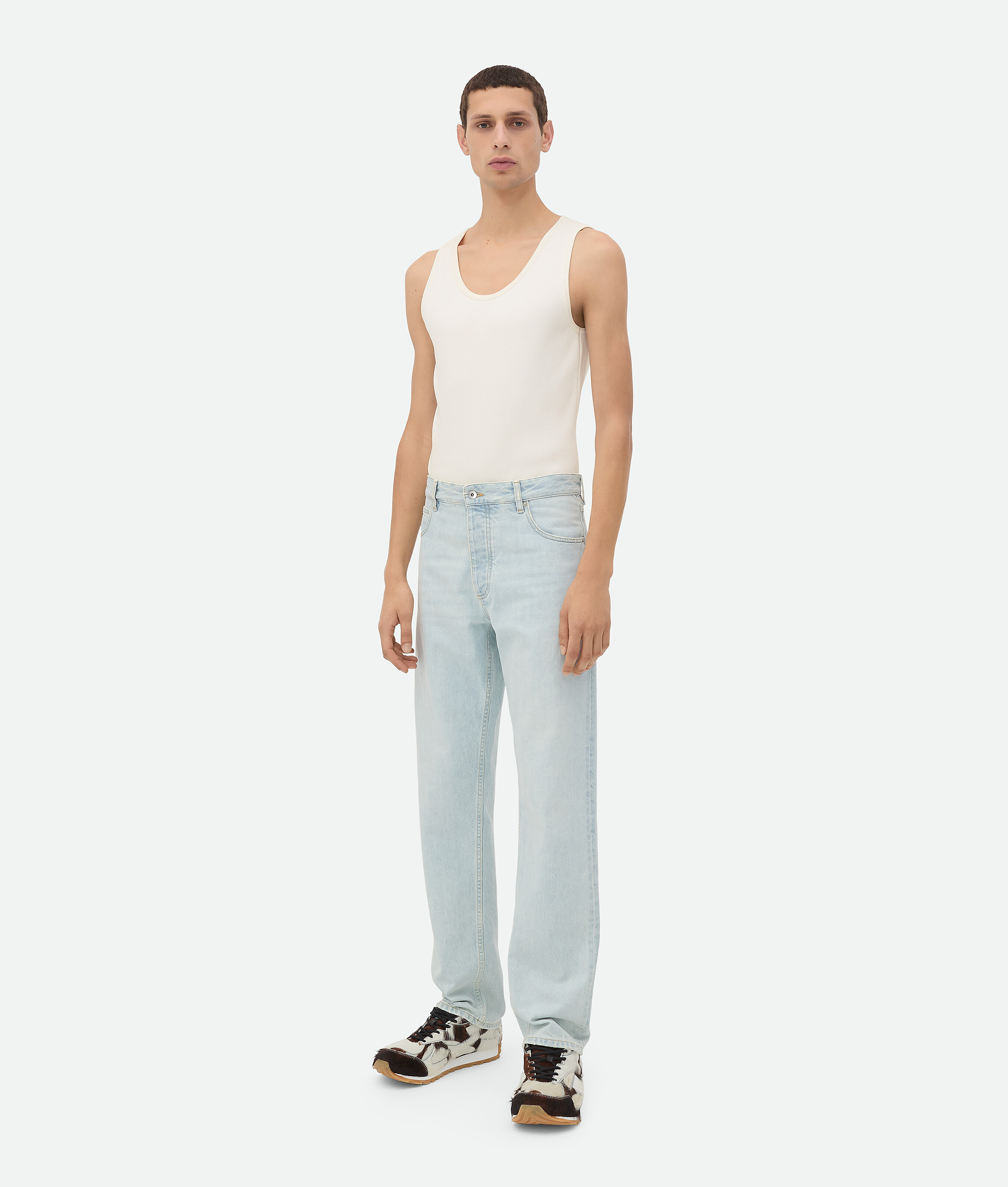 Джинсы прямые экстра-отбеленные Bottega Veneta, светло-голубой
Джинсы прямые экстра-отбеленные Bottega Veneta, светло-голубой