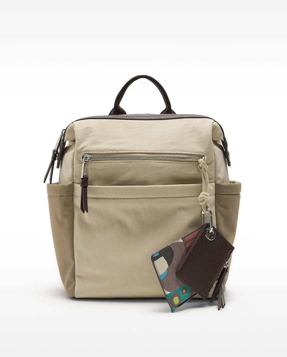 Женский рюкзак с несколькими отделениями и съёмным кошельком на молнии в однотонном исполнении Parfois, бежевый 
Женский рюкзак с несколькими отделениями и съёмным кошельком на молнии в однотонном исполнении Parfois, бежевый