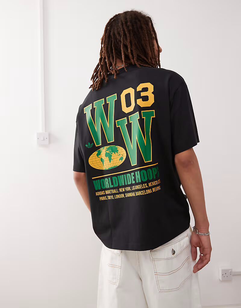 Футболка с изображением баскетбольного кольца Adidas Originals черного цвета
Футболка с изображением баскетбольного кольца Adidas Originals черного цвета