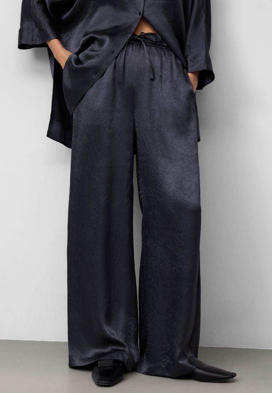Брюки ADOLFO DOMINGUEZ Trousers, Dark Grey
Брюки ADOLFO DOMINGUEZ Trousers, Dark Grey
