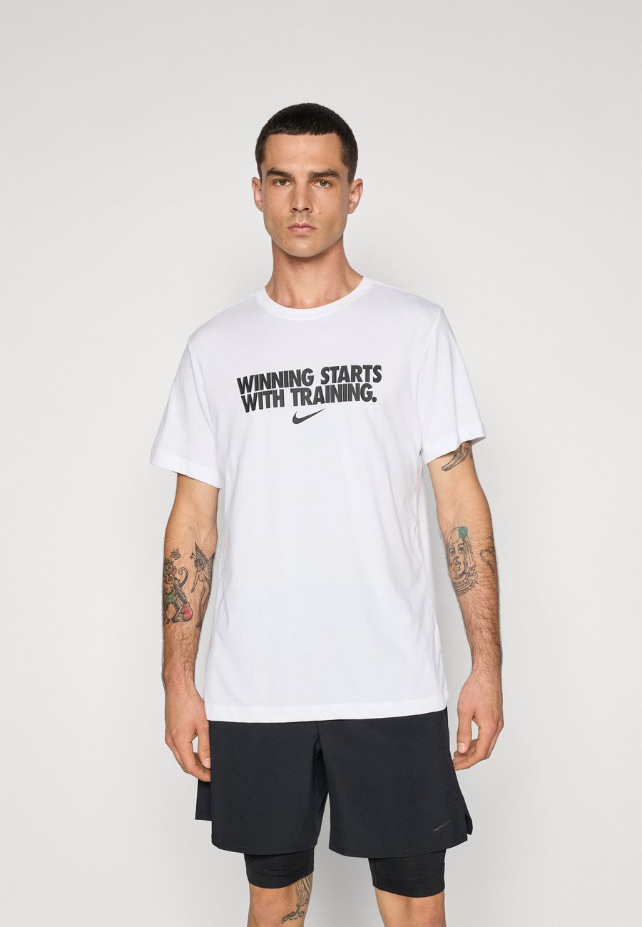 Футболка Nike Performance TEE WINNING, White/Black/White, Белый, Футболка Nike Performance TEE WINNING, White/Black/White
Футболка Nike Performance TEE WINNING, White/Black/White, Белый, Футболка Nike Performance TEE WINNING, White/Black/White