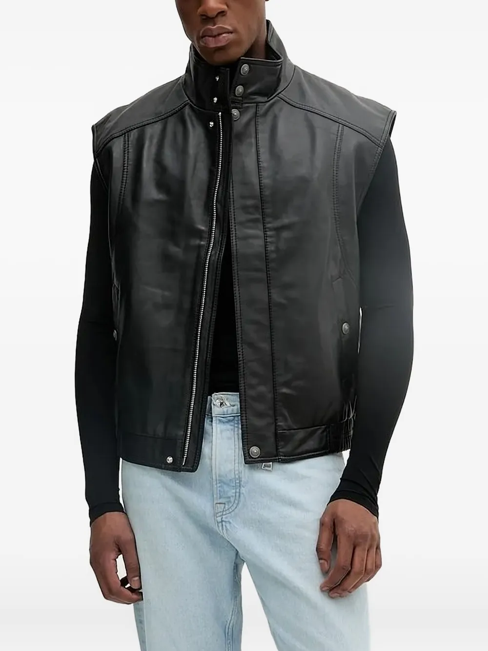 Кожаный жилет на пуговицах Versace Jeans Couture, черный
Кожаный жилет на пуговицах Versace Jeans Couture, черный