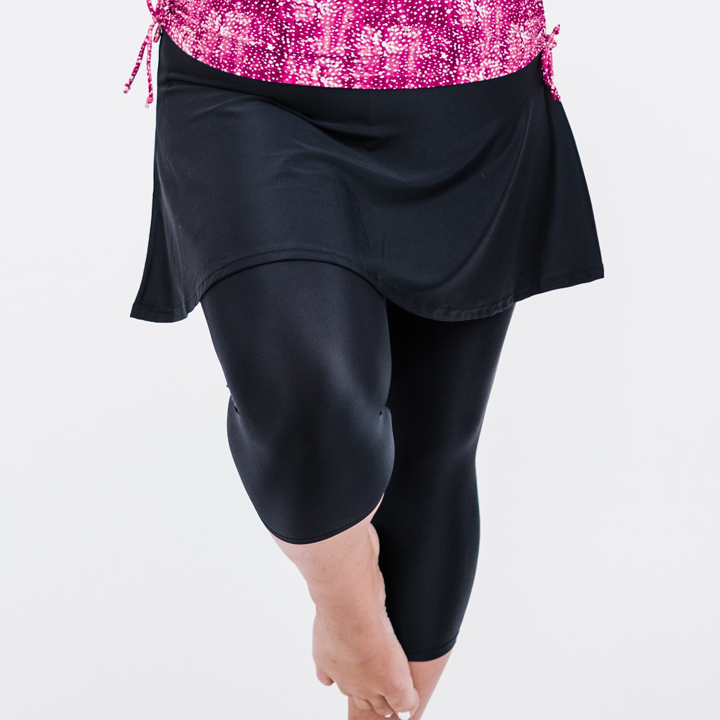 Женская юбка-шорты с высокой талией и расклешенным верхом с прикрепленными леггинсами-капри Calypsa, черный
Женская юбка-шорты с высокой талией и расклешенным верхом с прикрепленными леггинсами-капри Calypsa, черный