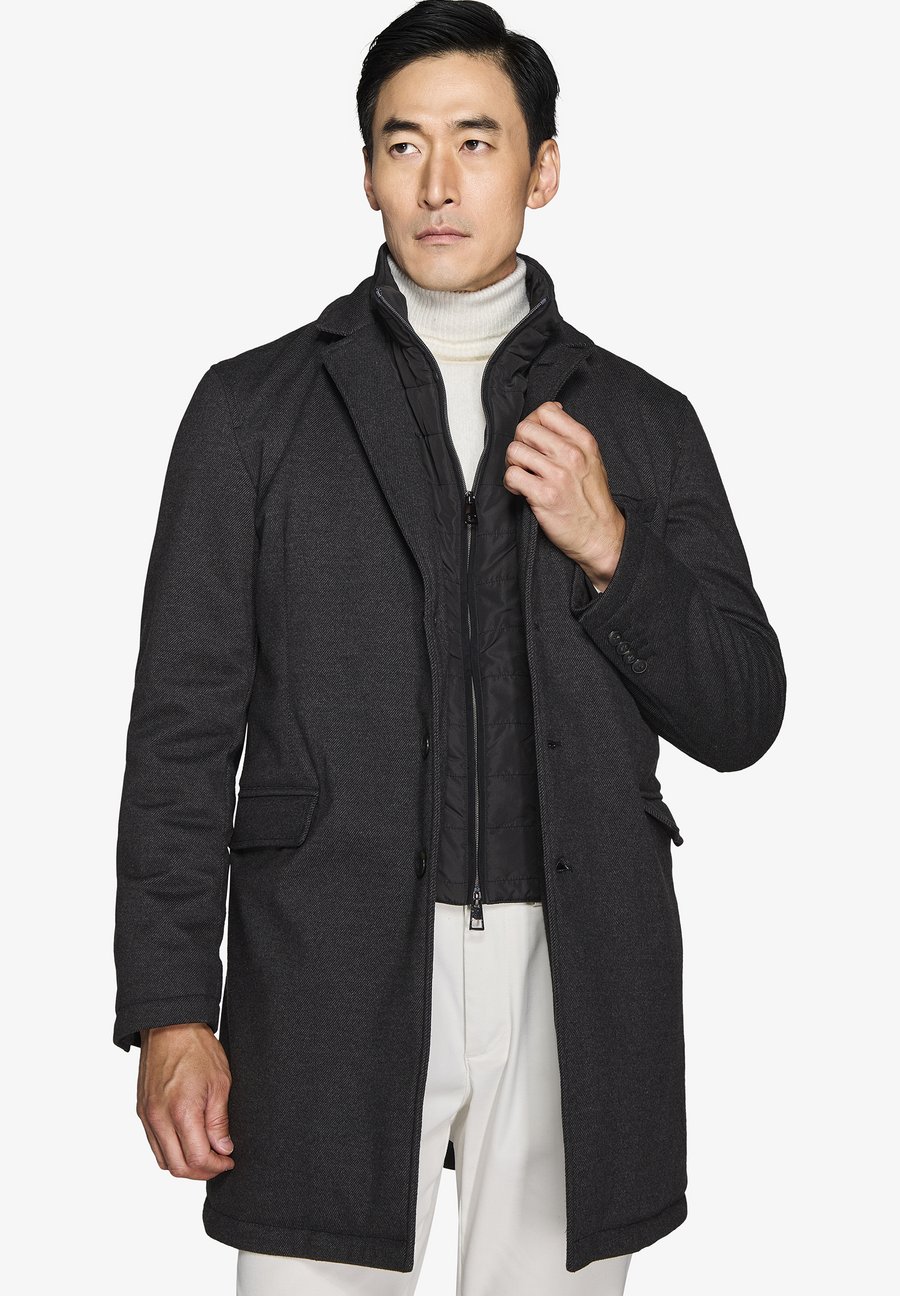 Пальто Dan John Short coat, Anthracite Gray Solid/Anthracite
Пальто Dan John Short coat, Anthracite Gray Solid/Anthracite