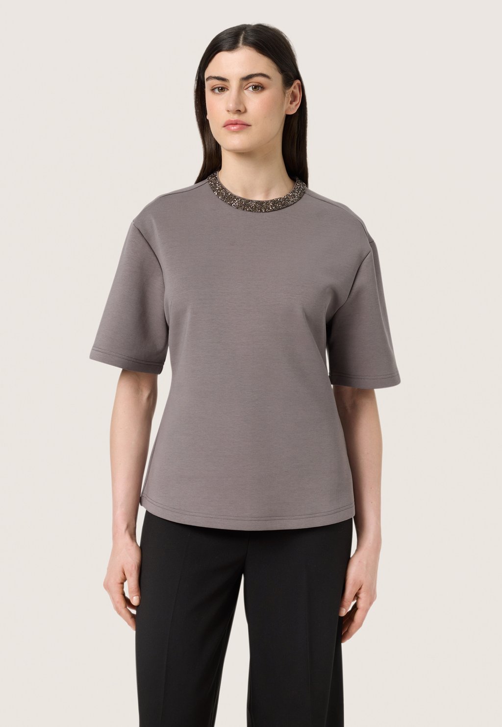 Футболка с принтом MAGANA EMBELLISHED Soaked in Luxury, серый 
Футболка с принтом MAGANA EMBELLISHED Soaked in Luxury, серый