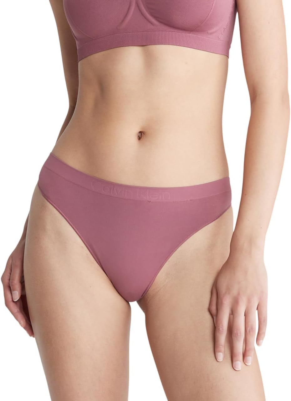 Женские стринги Calvin Klein Bonded Flex со средней посадкой, Crushed Berry
Женские стринги Calvin Klein Bonded Flex со средней посадкой, Crushed Berry