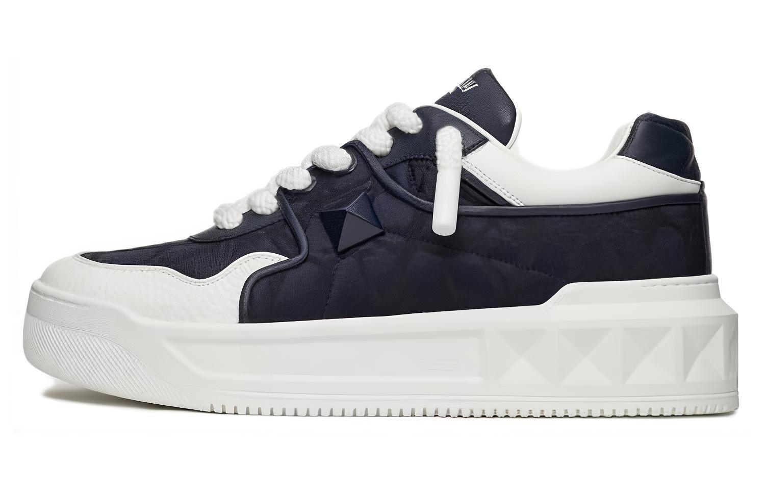 Кроссовки Garavani One Stud Xl на шнуровке Valentino, Deep Sea Blue 
Кроссовки Garavani One Stud Xl на шнуровке Valentino, Deep Sea Blue