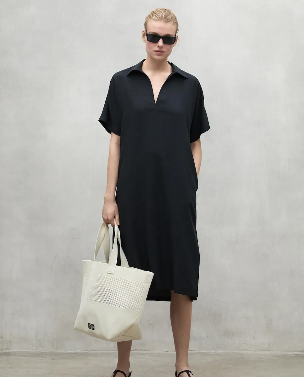 Короткое платье с воротником-стойкой и разрезами по бокам Ecoalf, черный
Короткое платье с воротником-стойкой и разрезами по бокам Ecoalf, черный