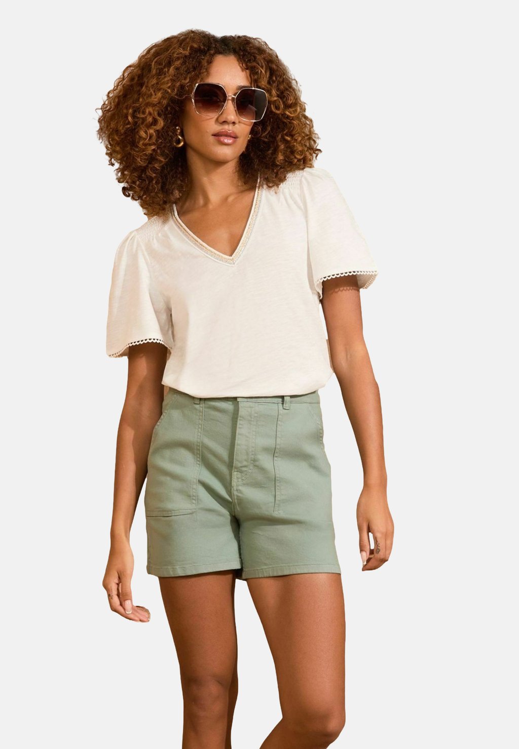 Базовая футболка Love & Roses, белый
Базовая футболка Love & Roses, белый