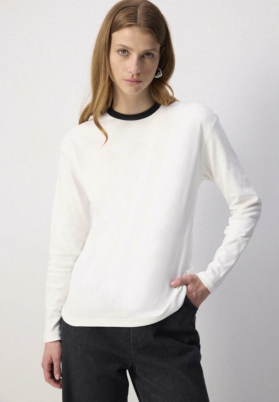 Топ Touché Privé Long sleeved top, Ecru/Beige
Топ Touché Privé Long sleeved top, Ecru/Beige