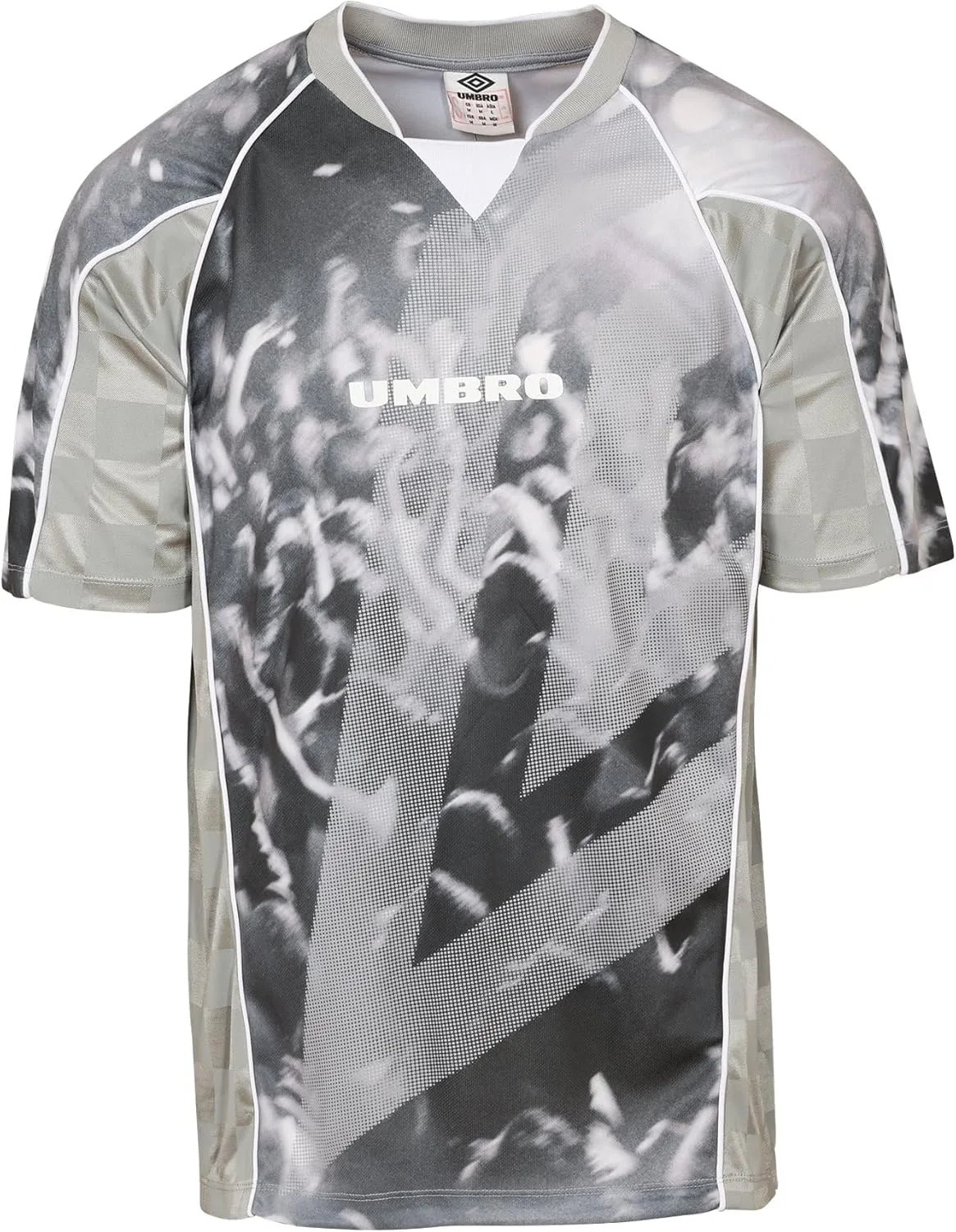 Umbro мужская футболка с панелями и V-образным вырезом
Umbro мужская футболка с панелями и V-образным вырезом