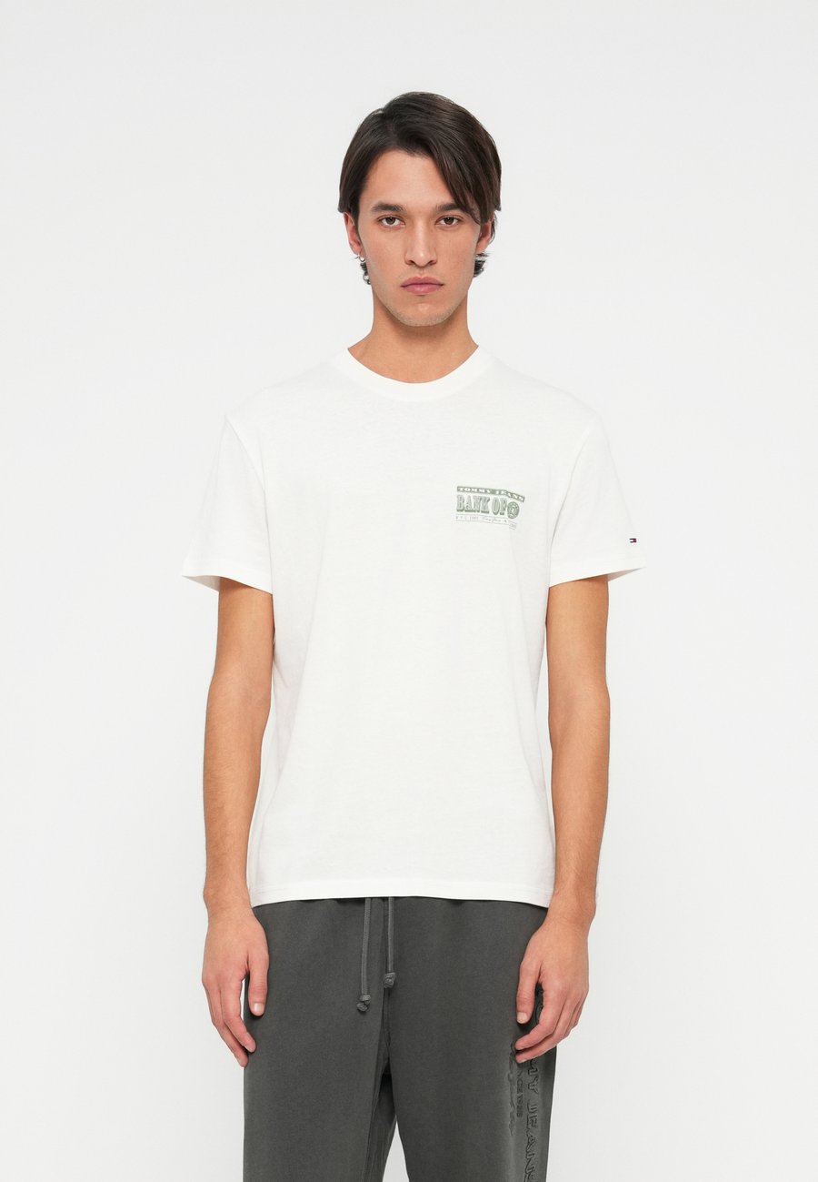 Футболка Tommy Jeans BILLS BACKPRINT, Ancient White/White, Белый, Футболка Tommy Jeans BILLS BACKPRINT, Ancient White/White
Футболка Tommy Jeans BILLS BACKPRINT, Ancient White/White, Белый, Футболка Tommy Jeans BILLS BACKPRINT, Ancient White/White