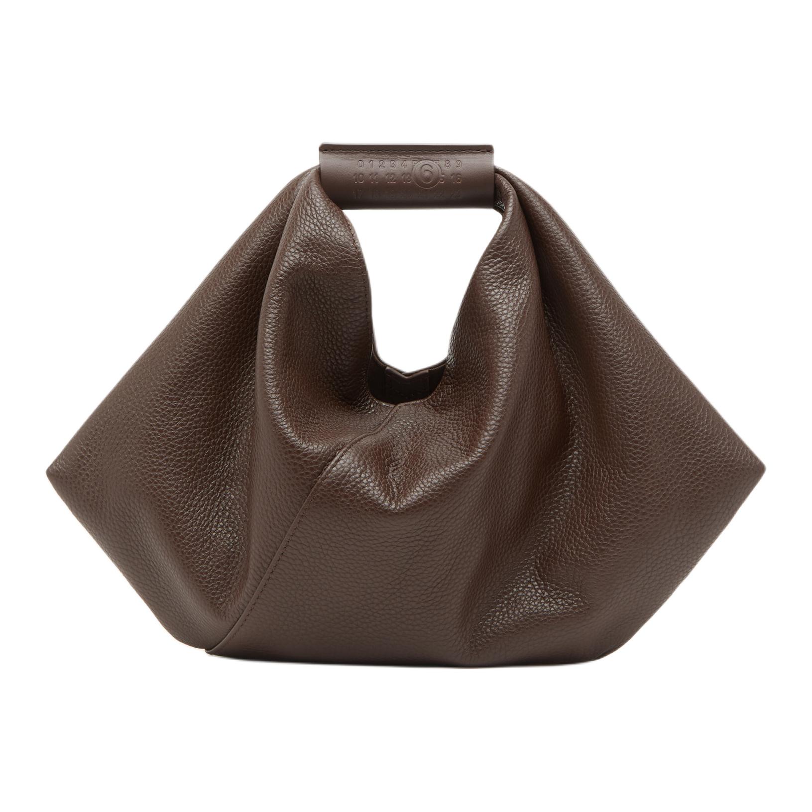 Сумка женская из телячьей кожи chestnut MM6 Maison Margiela, Set (Bag+Dust Bag)
Сумка женская из телячьей кожи chestnut MM6 Maison Margiela, Set (Bag+Dust Bag)