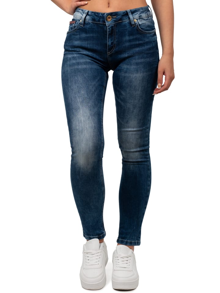 Джинсы синего цвета Cipo & Baxx
Джинсы синего цвета Cipo & Baxx