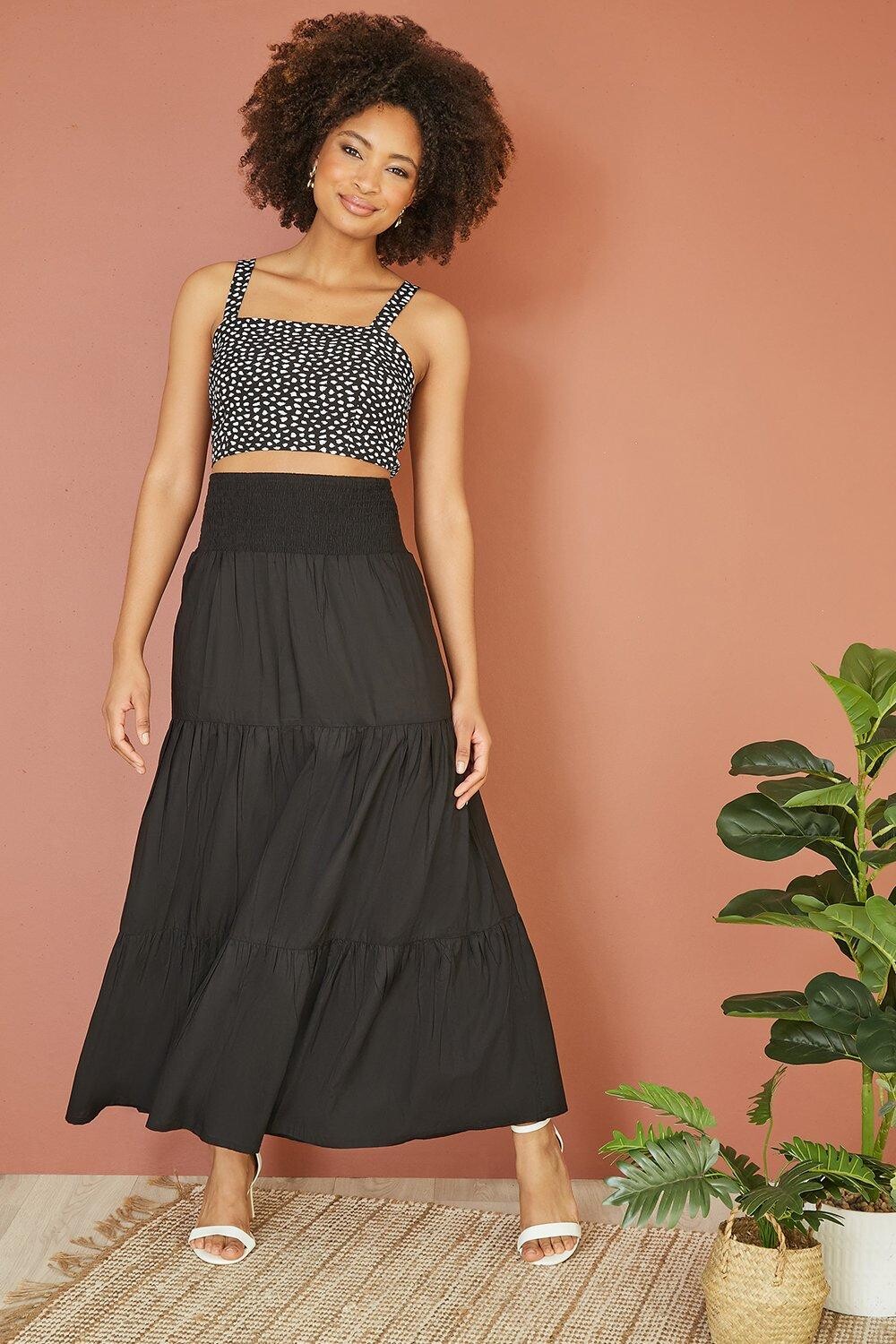 Черная многоуровневая юбка-миди со сборками на талии Yumi, черный
Черная многоуровневая юбка-миди со сборками на талии Yumi, черный