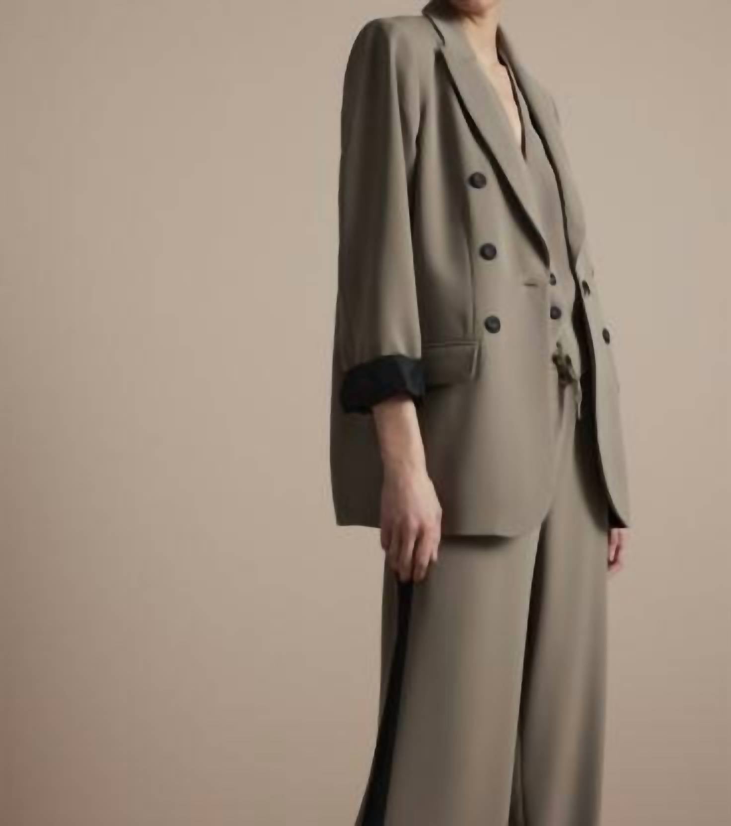 Блейзер Fluid в глине summum, цвет clay
Блейзер Fluid в глине summum, цвет clay