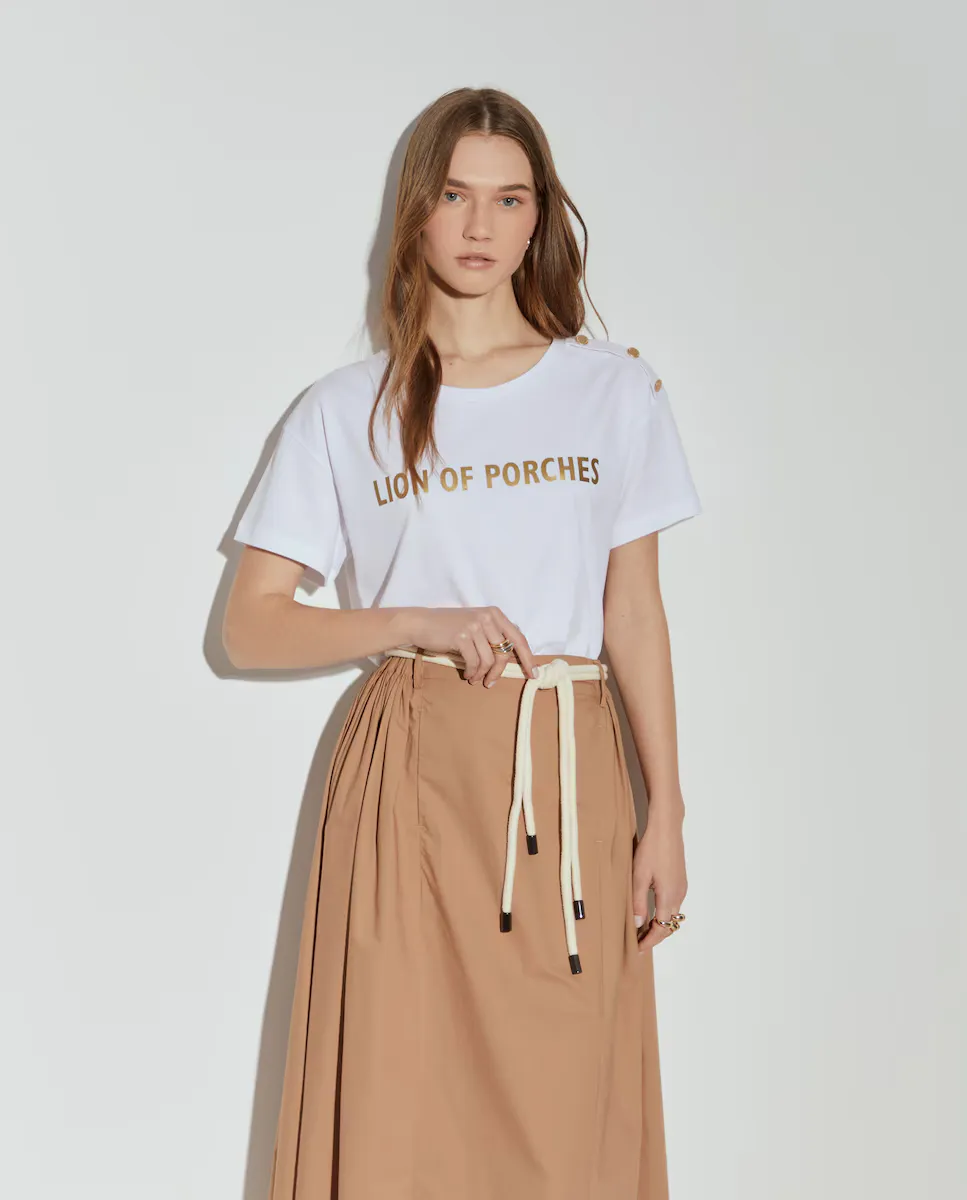 Женская футболка с короткими рукавами и логотипом спереди Lion of Porches, белый
Женская футболка с короткими рукавами и логотипом спереди Lion of Porches, белый