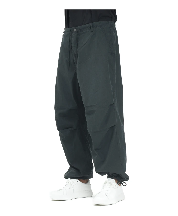 Черные брюки-карго, легкий городской стиль. Calvin Klein Jeans, черный
Черные брюки-карго, легкий городской стиль. Calvin Klein Jeans, черный