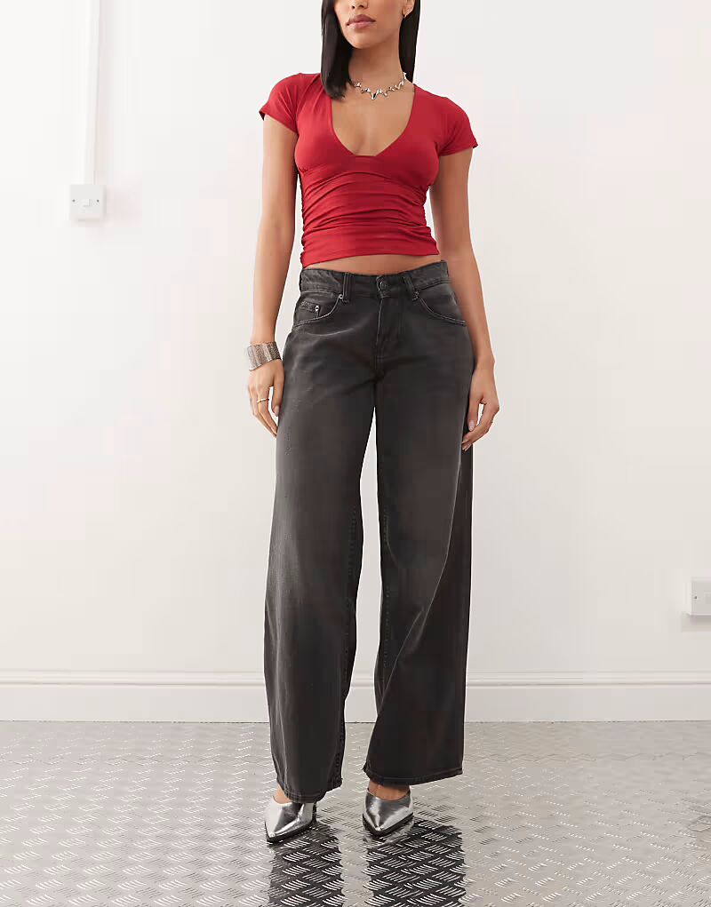 Просторные джинсы Motel с низкой посадкой, очень широкие, в черно-сером цвете.
Просторные джинсы Motel с низкой посадкой, очень широкие, в черно-сером цвете.