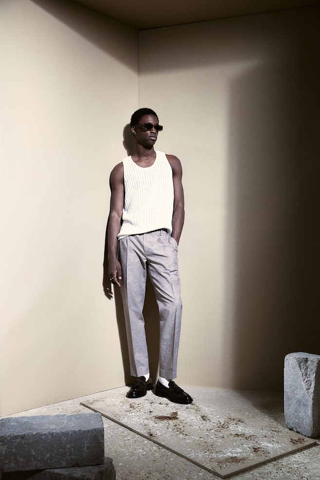 Элегантные брюки из льняной ткани классического кроя H&M, бежевый
Элегантные брюки из льняной ткани классического кроя H&M, бежевый