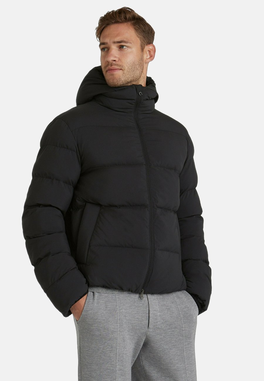 Куртка FALKE Puffering Short Outerwear Jacket, Black
Куртка FALKE Puffering Short Outerwear Jacket, Black
