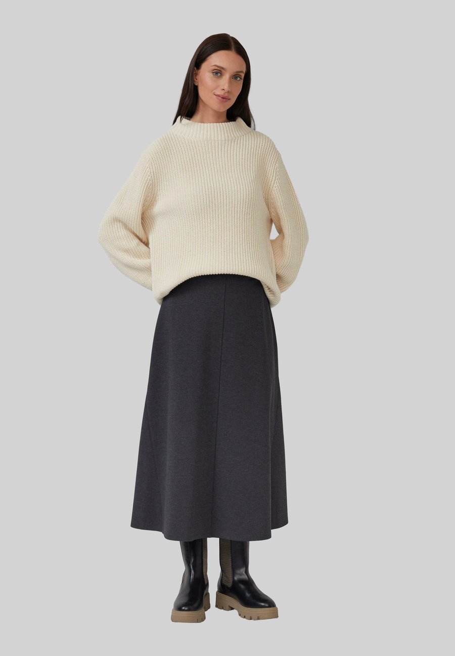 Юбка s.Oliver AUSGESTELLTER MIDI, Dunkelgrau/Anthracite
Юбка s.Oliver AUSGESTELLTER MIDI, Dunkelgrau/Anthracite