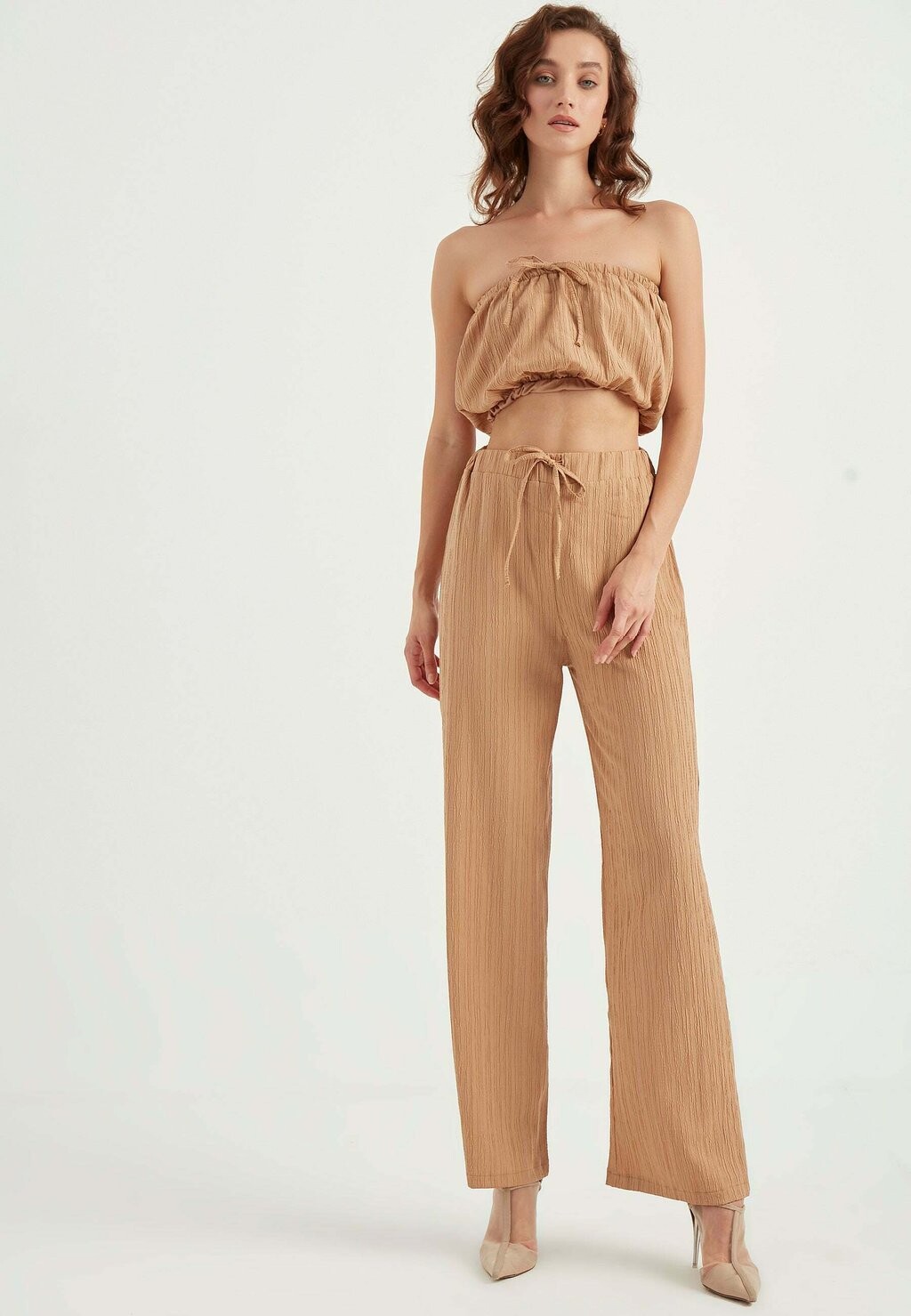 Тканевые брюки Chiquelle, светло-коричневый
Тканевые брюки Chiquelle, светло-коричневый