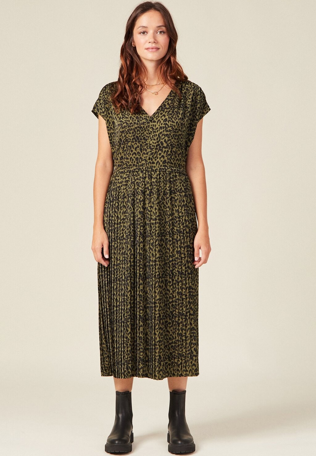 Платье повседневное AUSGESTELLTES PLISSIERT BONOBO Jeans, хаки
Платье повседневное AUSGESTELLTES PLISSIERT BONOBO Jeans, хаки