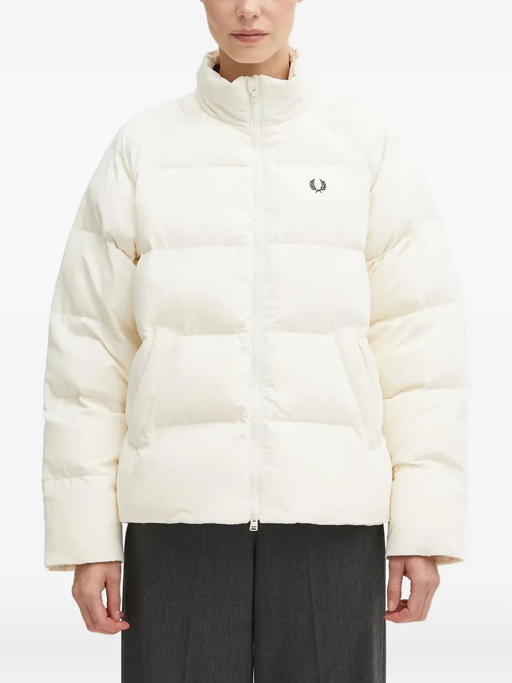 Пуховик с вышитым логотипом Fred Perry, белый
Пуховик с вышитым логотипом Fred Perry, белый